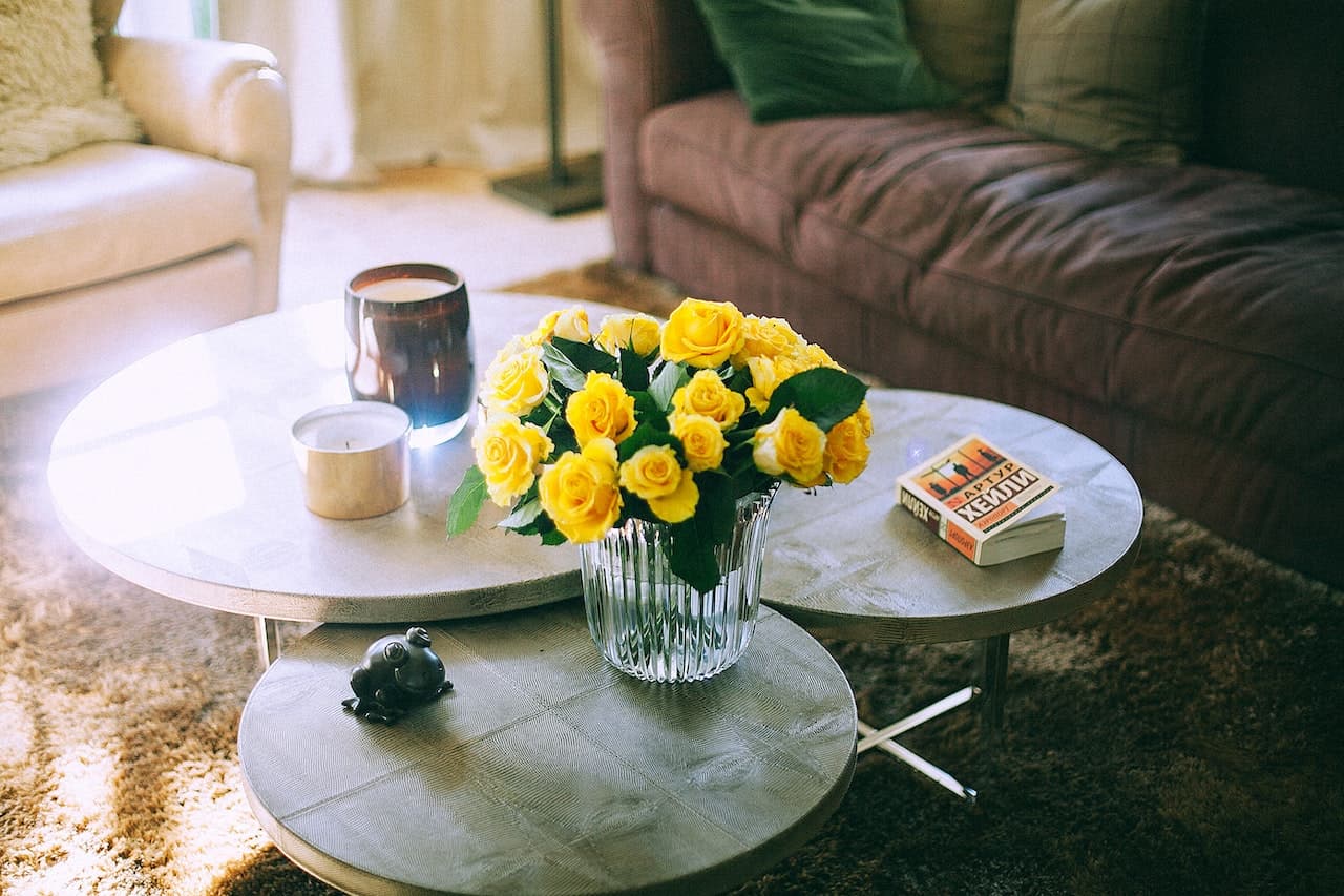 Arranging furnishing and décor